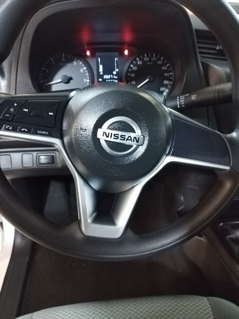 Nissan Comerciales NP300 2 pts. Pick-Up, Cab. Sencilla, TM6, a/ac. 2022